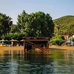νέος πύργος Family Neos Pirgos