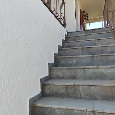 νέος πύργος Family Неос-Пиргос